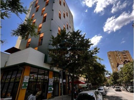 Shitet apartament 1+1+post parkimi Rruga e Elbasanit