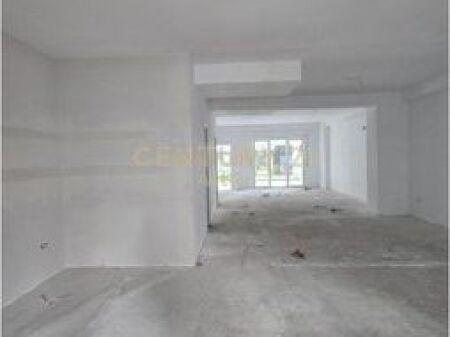 Commercial Unit for Rent + Veranda + 2 Parking Spaces at Univers City Residence