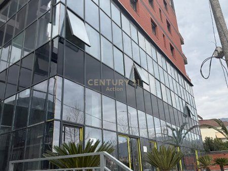COMMERCIAL UNIT FOR RENT!