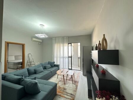  Jepet me Qera Apartament 2+1  Zona: Materniteti i Ri Çmimi: 600€ / muaj