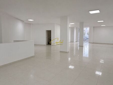 AMBIENTE COMMERCIALE IN AFFITTO 200 M2 COMUNE DI PARIGI 400.000 LEKE