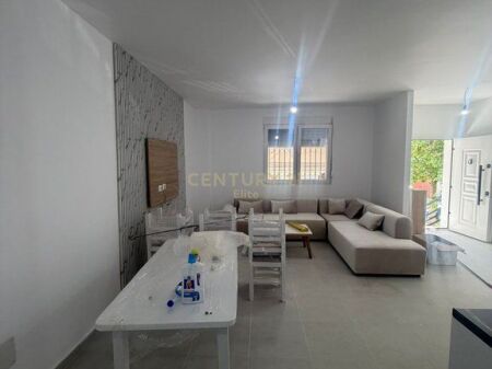 Shitet Apartament 2+1 + Verandë + Parkim në Laprakë | Kati 0 | 165,000,000 Lek