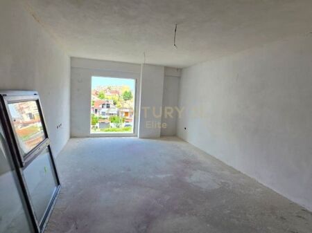 Shitet apartament 1+1 ne Porcelan, te Residence Kinoblock