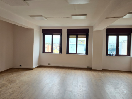  Locale per Uffici in Affitto – Vicino al Centro Toptani
