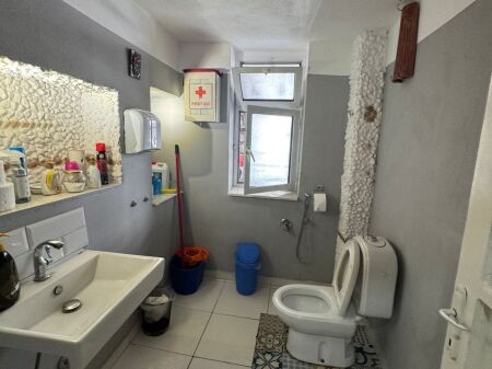 Bar Ristorante in Vendita. Vicino alla Scuola "VASIL SHANTO"  190.000 EURO
