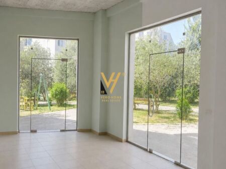 SHITET AMBIENT BIZNESI 61 M2 TE QYTETI STUDENTI 90.000 EURO