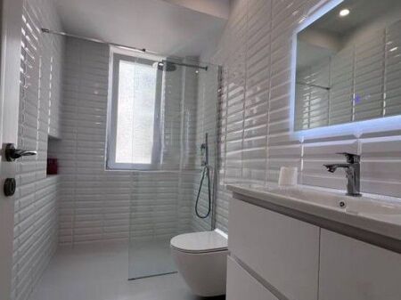 JEPET APARTAMENT 2+1 ME QIRA PRANE, NE ZONEN E ISH BLLOKUT