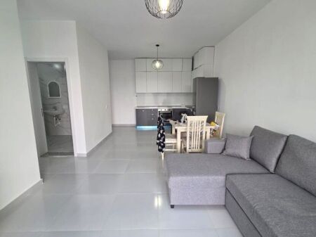  Shitet Apartament 2+1+2 tek City Garden Residence  Rruga 5 Maji