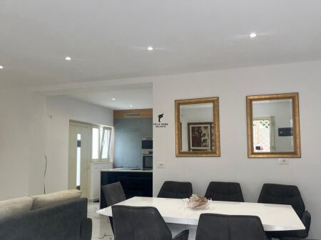 APARTAMENT ME QERA 2+1 STACIONI I TRENIT 55.000 LEKE FH-74800