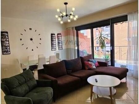 Apartament - Për Qira - Kompleksi Delijorgji, Tiranë