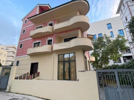 For sale / For rent building at Dry Lake