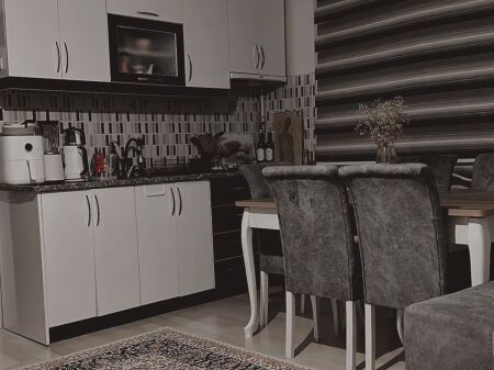 5-Maj, Jepet me qera apartament 1+1.