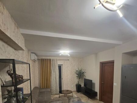 For rent Apartment 1+1, Barrikadave street behind the Old Maternity 650 Thousand leke