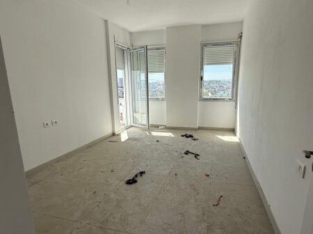 Appartamento 2+1+2 bagni + balcone in vendita in una delle zone più richieste di Kamza. 