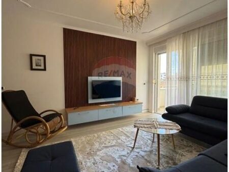 Apartament 2+1+2 me qera Blloku