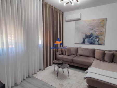 JEPET APARTAMENT 1+1 ME QERA "PRANË SPITALIT AMERIKAN 3" 500 EURO