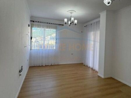 Shitet, Apartament 2+1, Fresk,Tirana​
