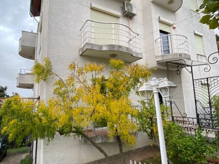 Villa for sale 4 floors with yard and veranda in Sauk