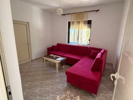 Villa in Affitto • 2 Piani, 3+1 con Cucina separata e garage al piano terra 📍Quartiere Nuovo, Scuola Hajdar Dushi  500€ ✅