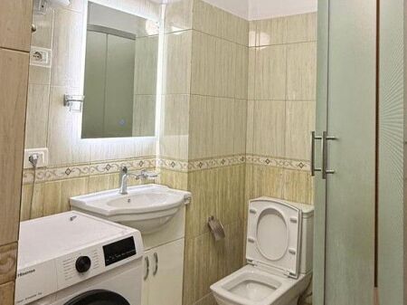  Shitet Apartament 1+1 – Rruga Ali Demi (pranë Tregut të Ri Elektrik), Tiranë