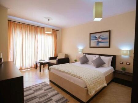 Shitet Hotel   në Golem