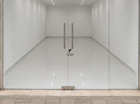 NEGOZIO IN AFFITTO 35 M2 VIA BARDHYL 80.000 LEKE FH-74929