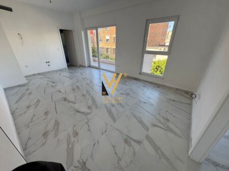 UFFICIO 69 M2 IN AFFITTO A LAPRAKE 50.000 LEKE