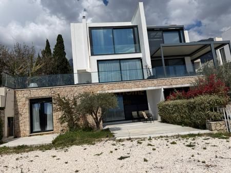 Shitet, 2 Apartamente bashke, Drimadhe