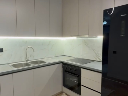  Shitet Apartament 1+1 tek Astiri – pranë SPAR & Kompleksi Fratari