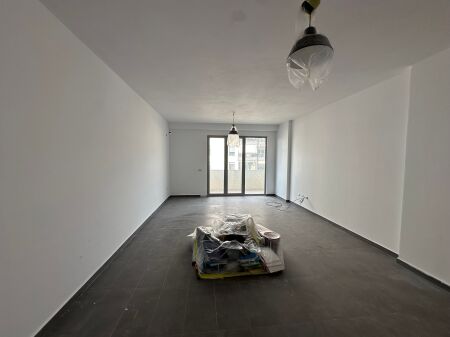 Shitet, Apartament 2+1, Kinostudio, Tiranë