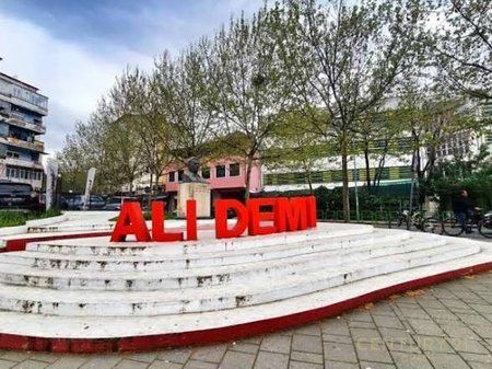 LOCALE COMMERCIALE IN AFFITTO, ALI DEM!