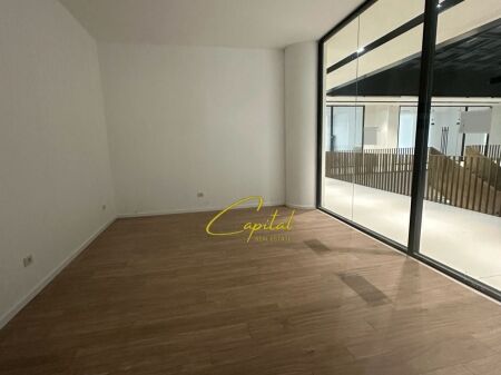 LOCALE COMMERCIALE IN AFFITTO 30 M2 VIA MINE PEZA 75.000 LEKE