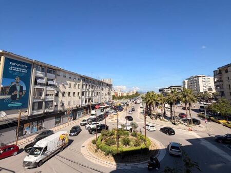 Locale Commerciale in Affitto – Stazione Ferroviaria, Durazzo