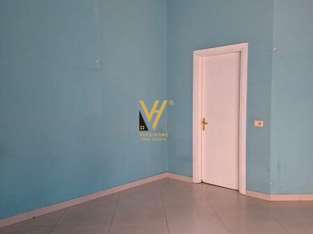 AFFITTASI NEGOZIO 25 M2 A KOMUNA PARISIT 50.000 LEKE