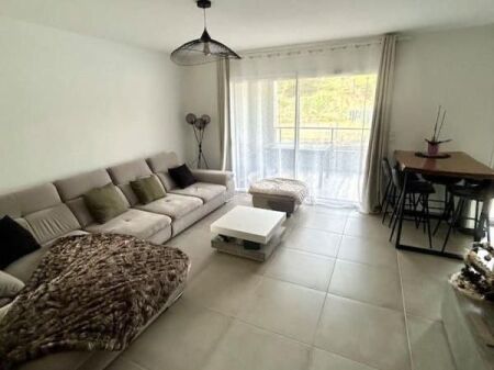 21-dicembre, affittasi appartamento arredato 2+1.
