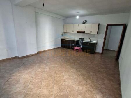 Apartament 2+1, Pallatet Çabej, Misto Mame