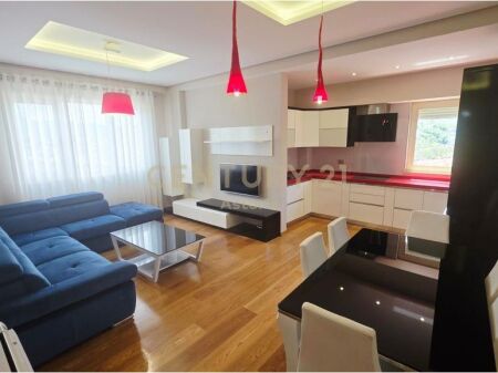 Shitet apartament modern 2+1, me pamje nga liqeni 262,000 €
