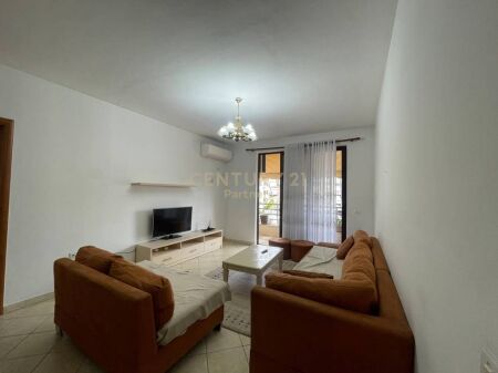 AFFITTASI APPARTAMENTO 3+1+2 Via Panorama - Vicino Don Bosko 700 €