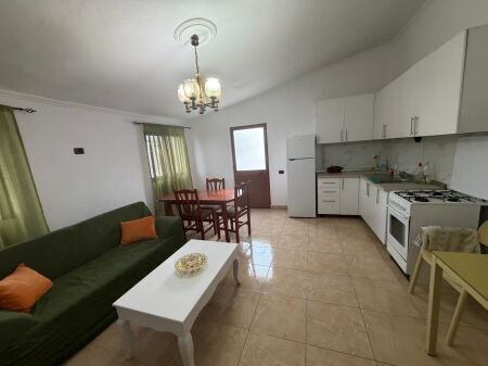 2+1, 3° piano esistente, via Durres, 450 euro