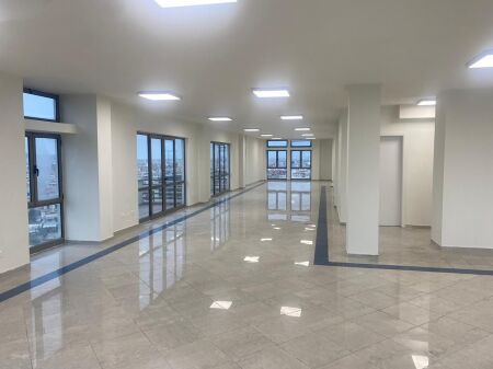 LOCALE COMMERCIALE IN AFFITTO – INGRESSO DI DURRËS