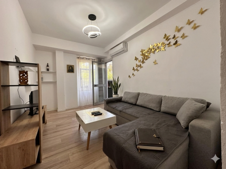  Shitet Apartament 2+1 i Mobiluar + 2 Poste Parkimi te Përfshira në Çmim – Shkozë
