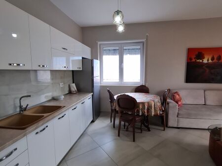 Apartament 2+1+2+ballkon - Ngjitur me QSUT dhe prane Fakultetit Mjeksise