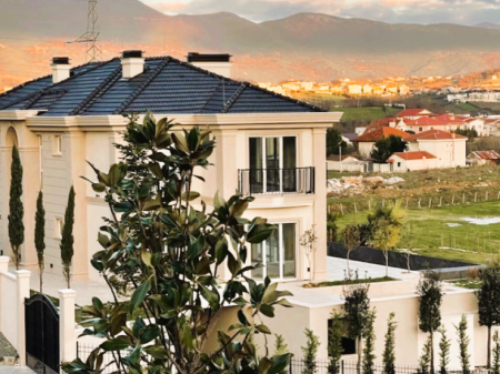 Villa di Lusso in Vendita con 2 Piscine a Mjull Bathore, TEG