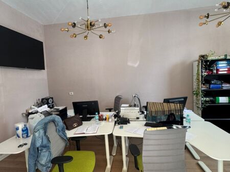 Locale Ufficio in Affitto vicino a Deliorgji
