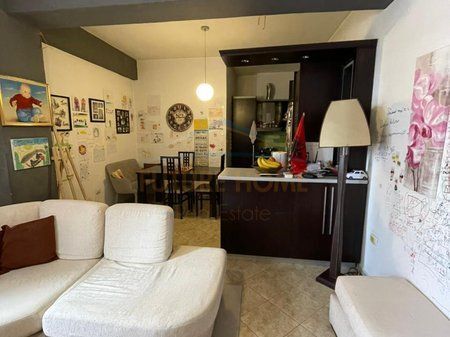 Shitet, Apartament 2+1 , Rruga e Kavajës,Tiranë