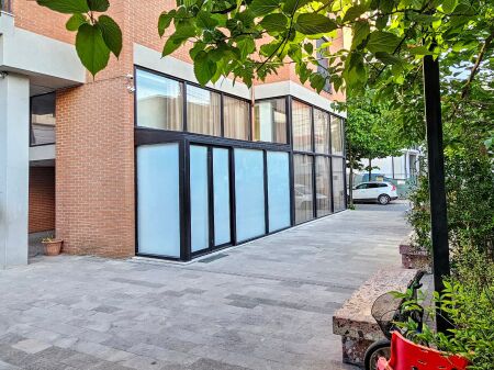 Locale commerciale fronte strada in affitto.
