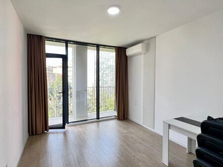 UFFICIO IN AFFITTO: 2 Ambienti di Lavoro Lake View Residence (Rr. E Kosovareve) || +1 Posto Auto  - 1100€/Mese - Sup. 75m² || Ideale per aziende che cercano un’immagine professionale
