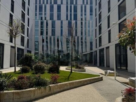 Ofrojmë për qira Apartament 2+1+2 + Post Parkimi në Kompleksi “Akses Tirana” 700 € /Muaj