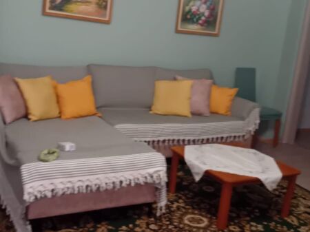 Jepet Apartamenti 2+1Shkoze, prane Kryegjykates