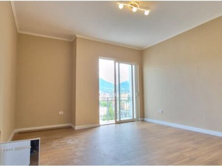 Shitet apartament 2+1+2 pranë Bulevardit Zhan D’Ark, afër Ministrisë së Jashtme,
